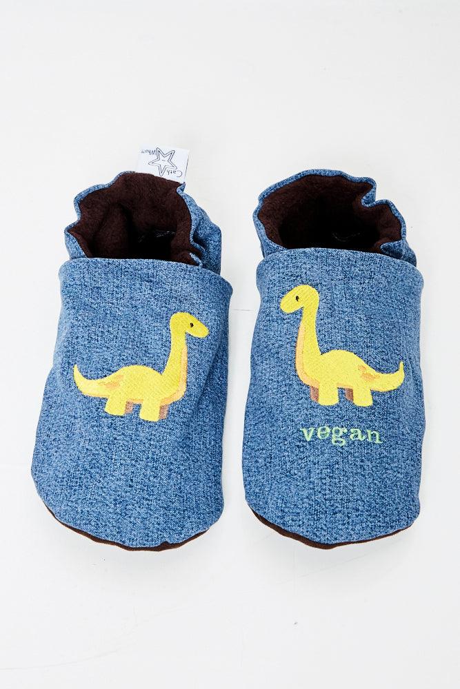 CathWho Upcycling-Jeans-Puschen – Brontosaurus als Big Foot Edition und weitere Schuhe bei kippie.shop