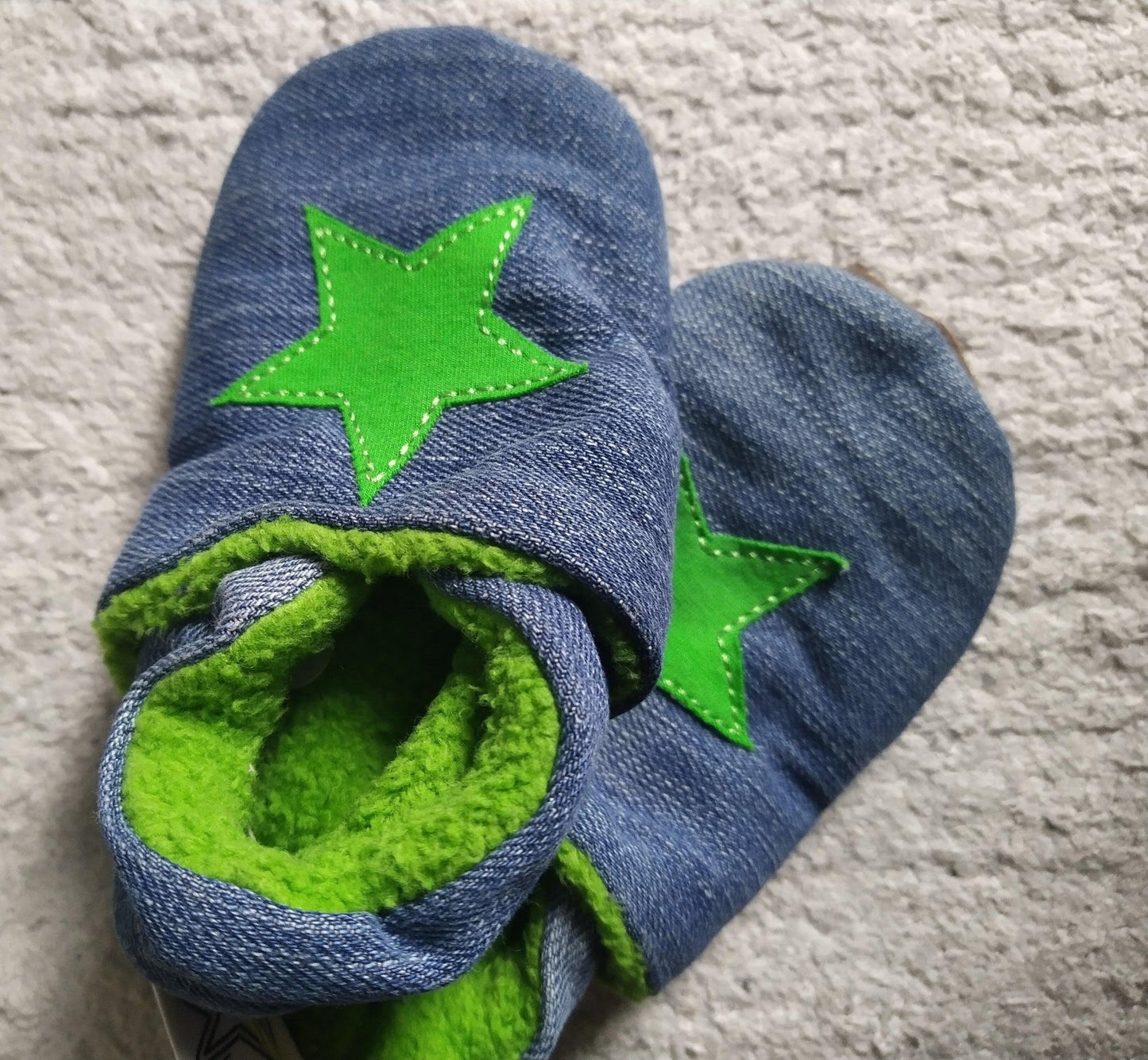 CathWho Upcycling-Jeans-Puschen – Stern und weitere Kinderschuhe bei kippie.shop