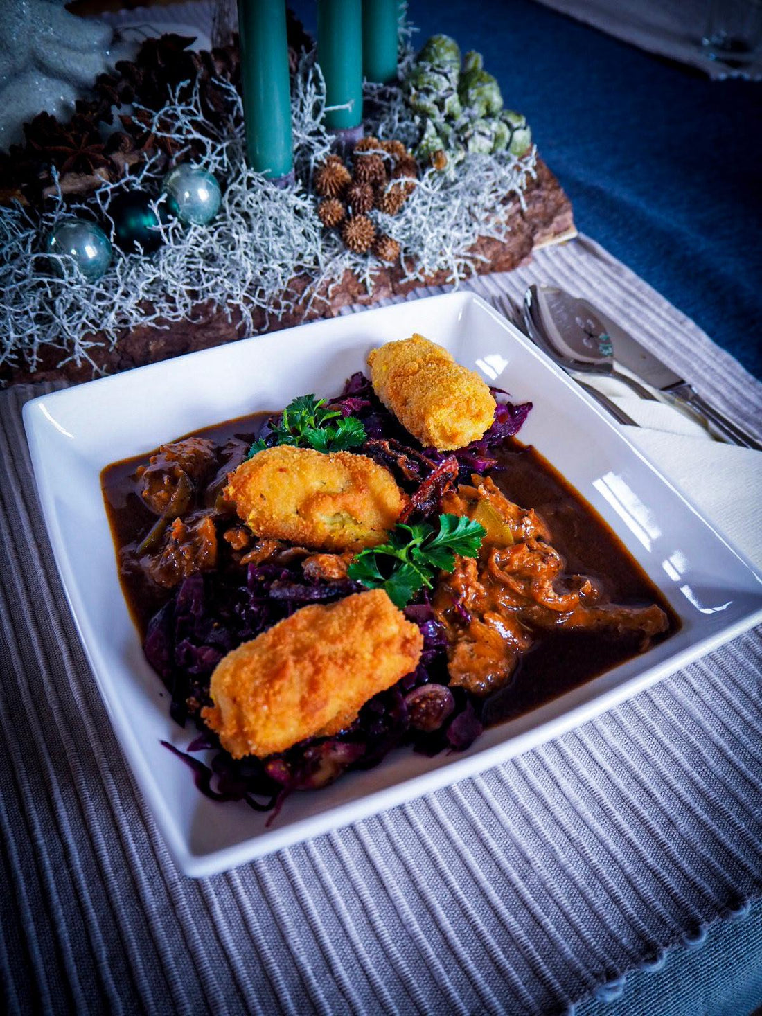 FFF in der Küche #13: Veganes Gulasch "Rouladen-Style" - kippie.shop